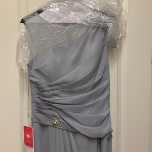 JJ’s House long chiffon gown. Silver. Size 6.